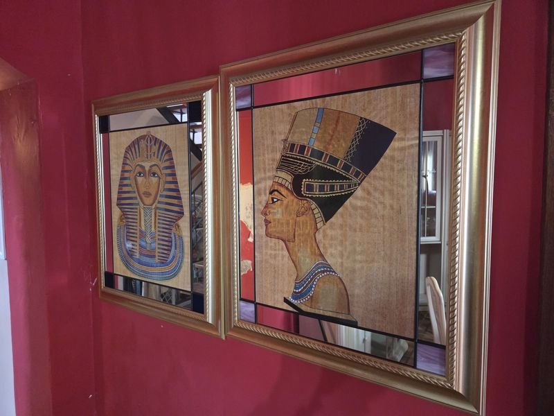 Par de Cuadros Decorativos Egipcios con Marco Dorado