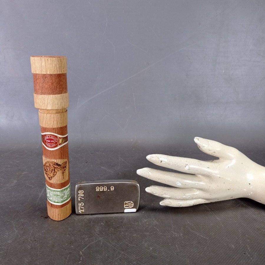 Encendedor y estuche para habano Romeo y Julieta - imagen 4