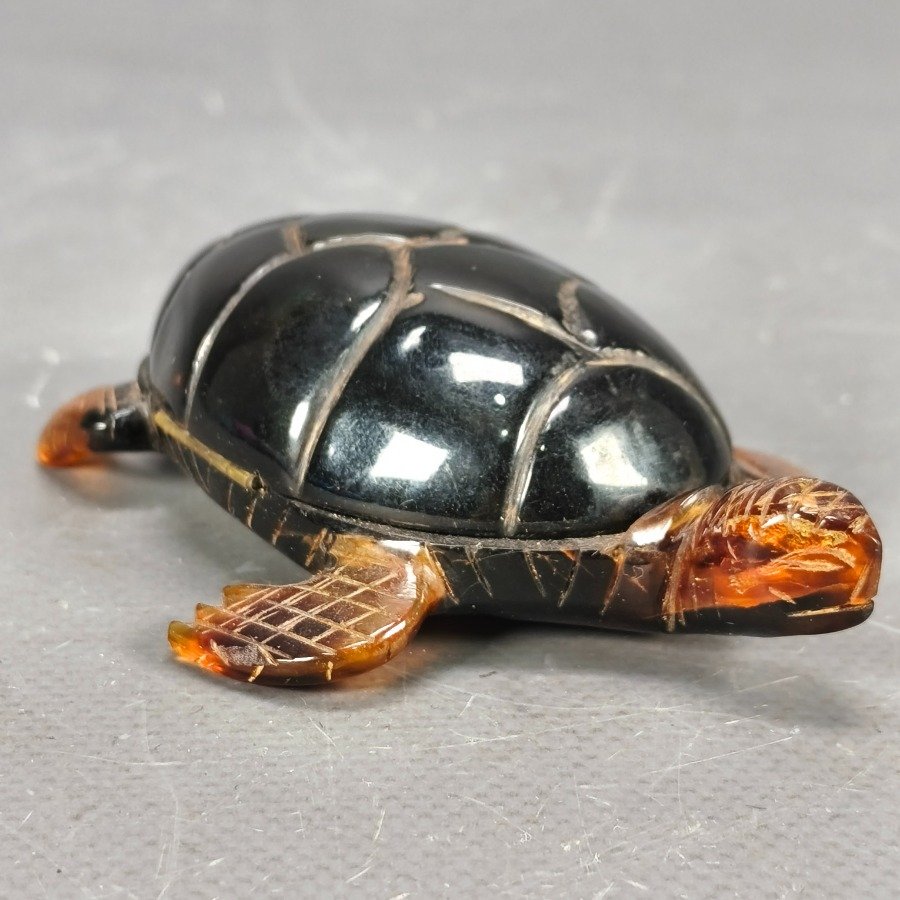 Pastillero en carey con fisonomía de tortuga tallada - imagen 3