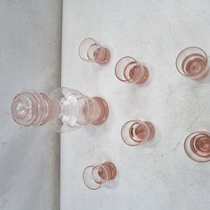 Elegante Juego de Licorera Rosa Salmón con Seis Copitas - imagen 4