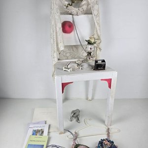 Lote siguiente: Obras de Doris Ryffel-Rawak: Pinturas, Folletos y Catálogos