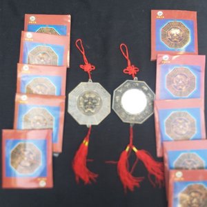 Colgante Feng Shui con Borla Roja y Espejo - imagen 3