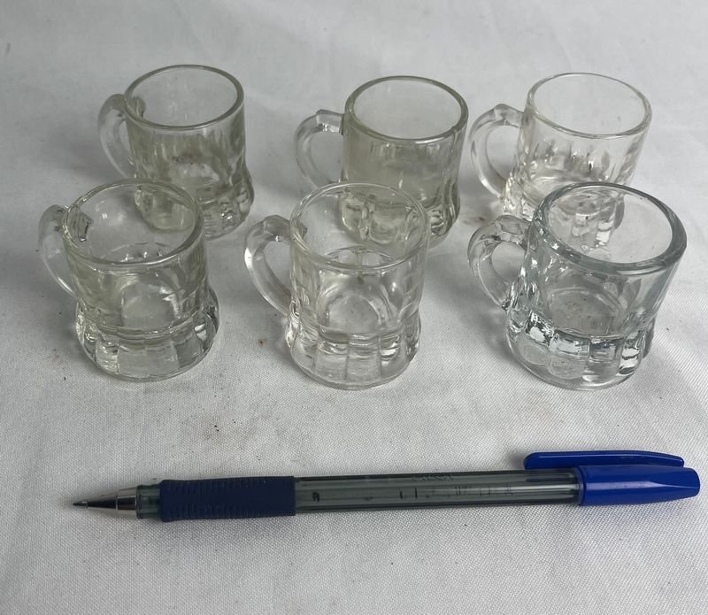 Tazas de vidrio y bolígrafo - imagen 4