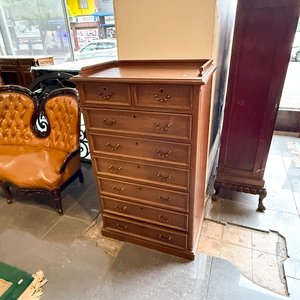 Lote anterior: Cómoda Antigua de Madera con 8 Cajones