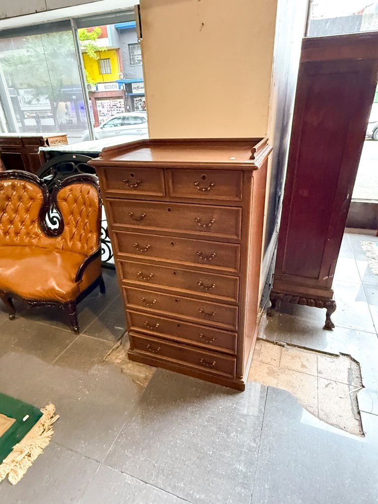 Cómoda Antigua de Madera con 8 Cajones