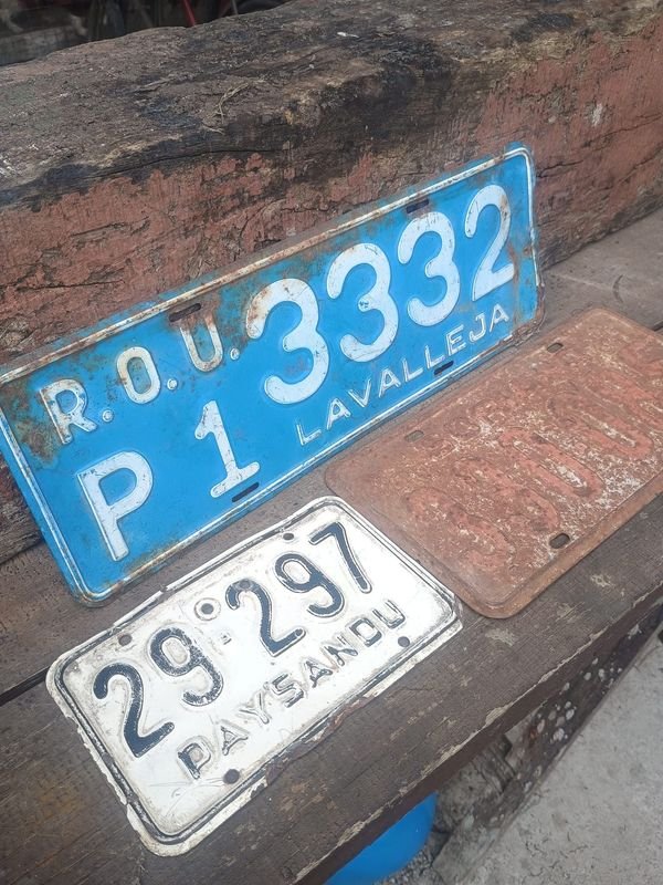 Lote de 3 Chapas Patentes Antiguas de Uruguay: Soriano, Paysandú y Lavalleja - imagen 1