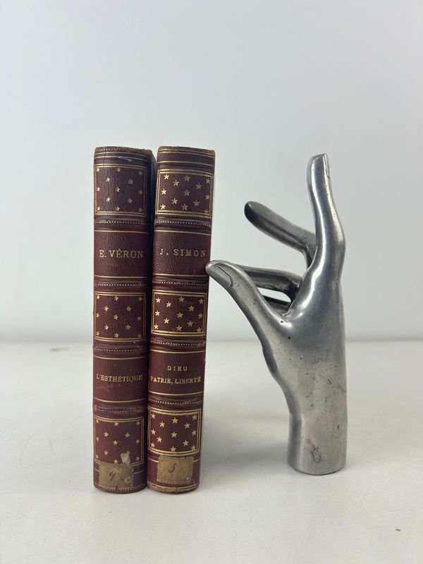 Lote anterior: Dos libros antiguos con encuadernación de cuero y estampado en oro