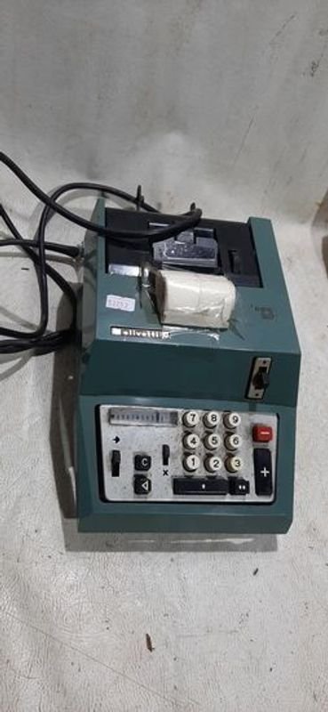 Lote siguiente: Calculadora Olivetti con Rollo