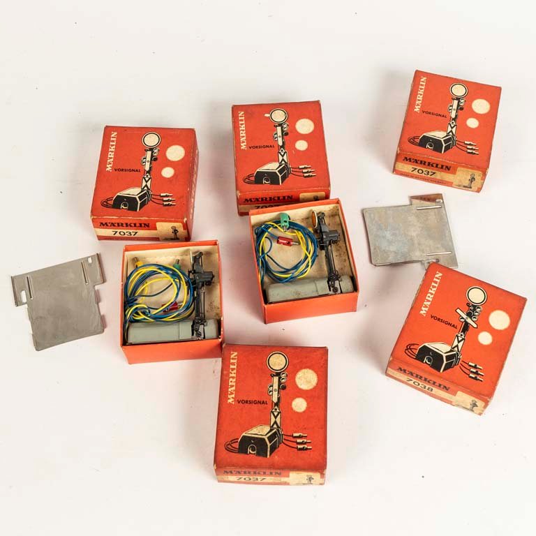 5 cajas con señal de avance Marklin para maqueta de tren.
