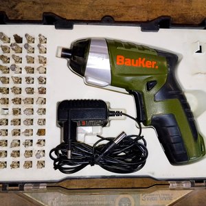 Atornillador Inalámbrico Bauker con Puntas y Cargador en Valija - imagen 3