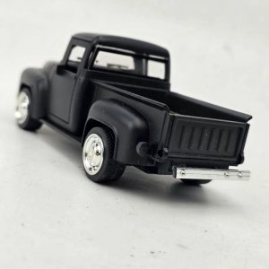 Camioneta Ford F-100 Negra a Escala - imagen 3