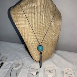 Lote de 50 Piezas de Joyería en Acero Quirúrgico: Collares, Aros y Pulseras Nuevas - imagen 4