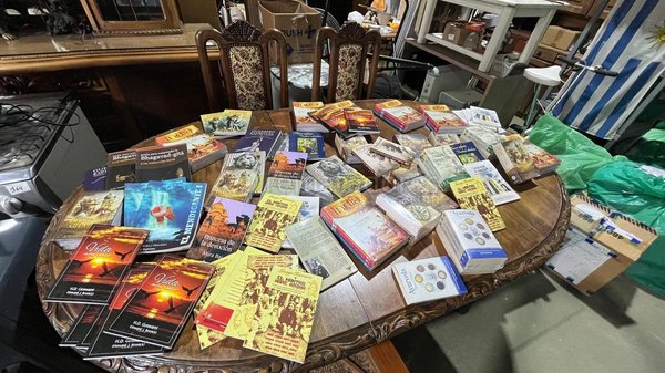 Colección de Libros Religiosos y Filosóficos Indios