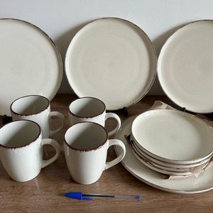 Juego de Vajilla Cerámica Crema con Borde Marrón (12 Piezas) - imagen 3