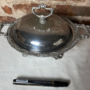 Guisera Antigua de Platina con Tapa Cincelada y Repujados - imagen 9