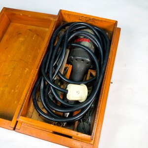 Caja de Madera con Aparato de Medición Vintage - imagen 3