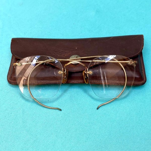 Antiguos lentes enchapados en oro con su estuche original de la optica Pablo Ferrando S.A. - imagen 5