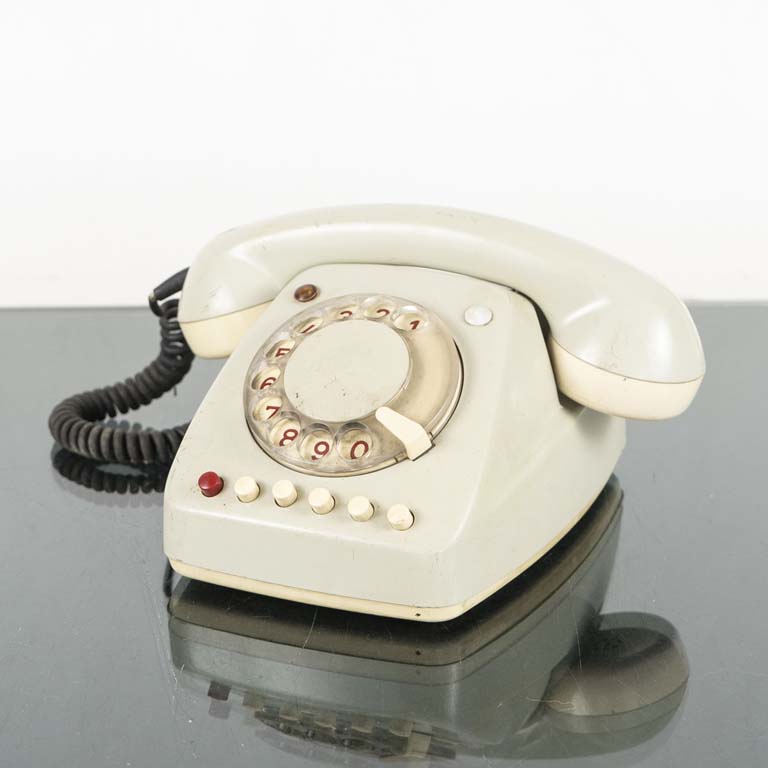 Lote anterior: Teléfono de disco vintage - Medidas: 24x20cm