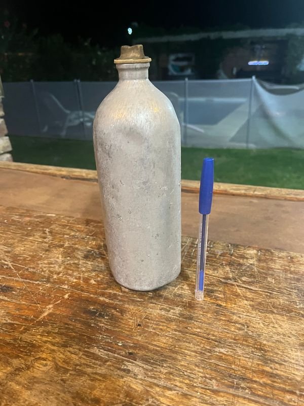 Lote siguiente: Porrón de aluminio tradicional español