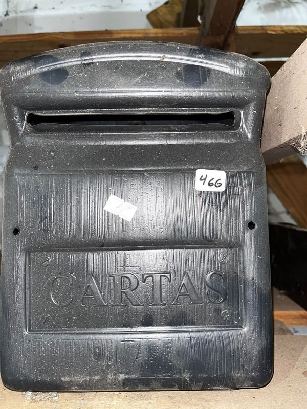Buzón de Cartas Negro de Plástico