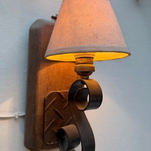 Lámpara de Pared Rústica de Madera y Hierro Forjado - imagen 2