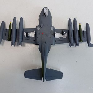 Modelo A37B Dragonfly Fuerza Aérea Uruguaya Escala 1/72 Academy - imagen 4