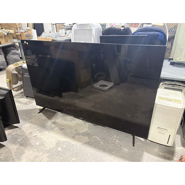 Lote siguiente: TV Xion de 70 pulgadas en mal estado