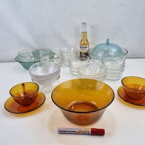 Lote de 28 Piezas de Cristalería Surtida: Copas, Bowls, Tazas y Fuentes - imagen 1