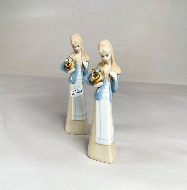 Par de Figuras de Porcelana "Doncella con Vasija" - Altura 20 cm - imagen 1