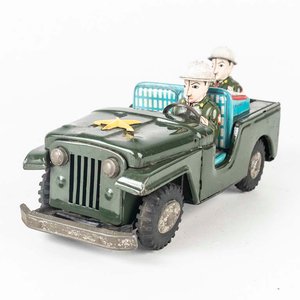 Lote siguiente: Jeep Militar de Chapa Litografiada con Figuras, Made in Japan