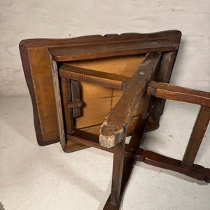 Mesita Ratona Plegable de Madera Oscura - imagen 4