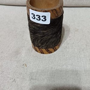 Lote anterior: Recipiente Cilíndrico de Madera con Detalle de Pelo