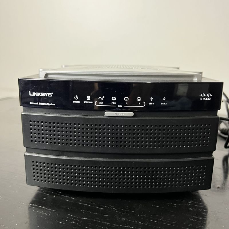 Router TP Link rompemuros modelo Archer C3200 y servidor de almacenamiento de datos Lynksys modelo NAS2000 - imagen 2