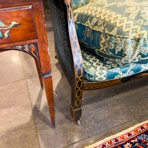 Sofá de Estilo Oriental con Detalles en Caña y Cojines Estampados - imagen 3