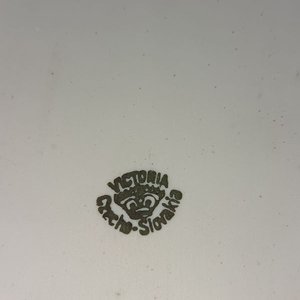 Dos Fuentes de Loza Antiguas y Dos Jarrones Decorativos - imagen 4
