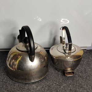 Dos Calderas Antiguas de Acero Inoxidable, Una Eléctrica TEM - imagen 3