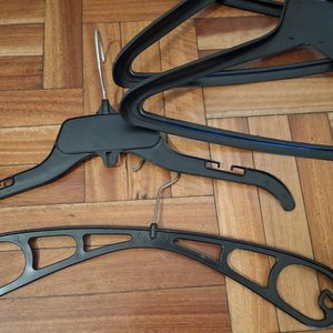 Lote de Perchas Plásticas Variadas - imagen 2