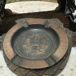 Figura Decorativa de Perro con Cenicero Integrado - imagen 3