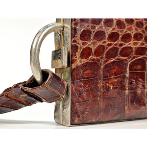 Petaca Rectangular Forrada en Cuero de Lagarto con Tapa Abatible - imagen 4