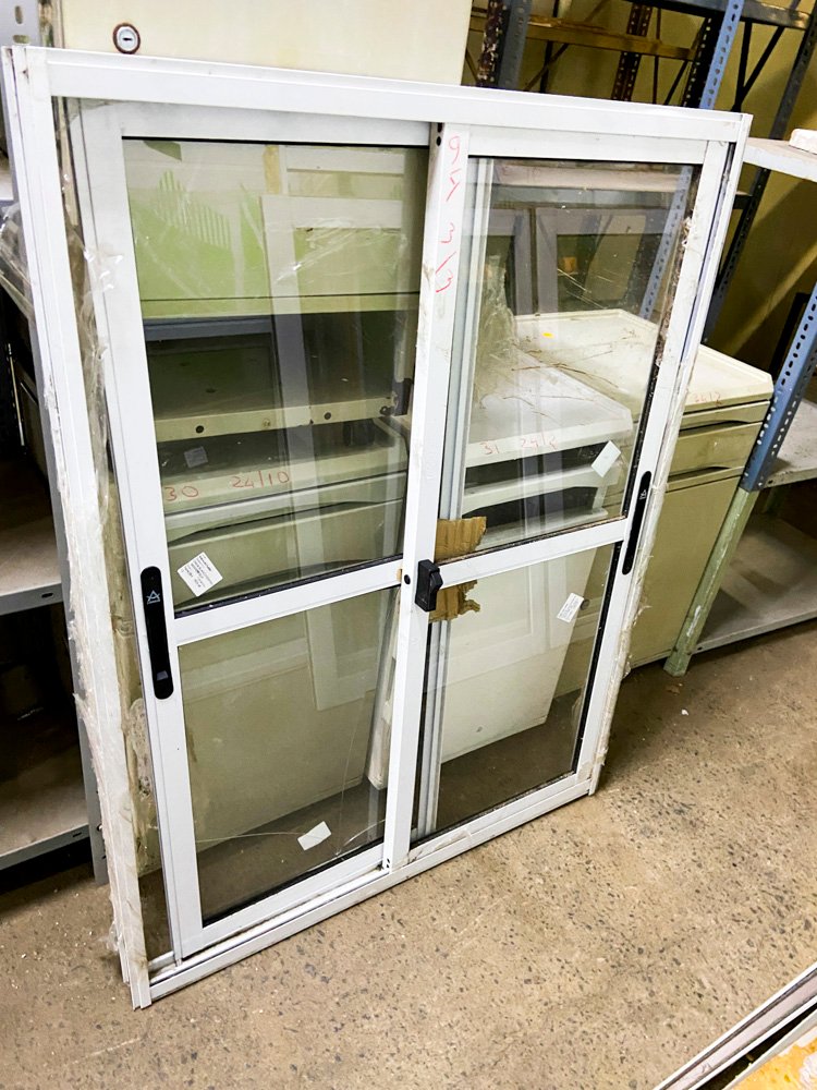 Lote anterior: Ventana aluminio color blanco y vidrio con averia