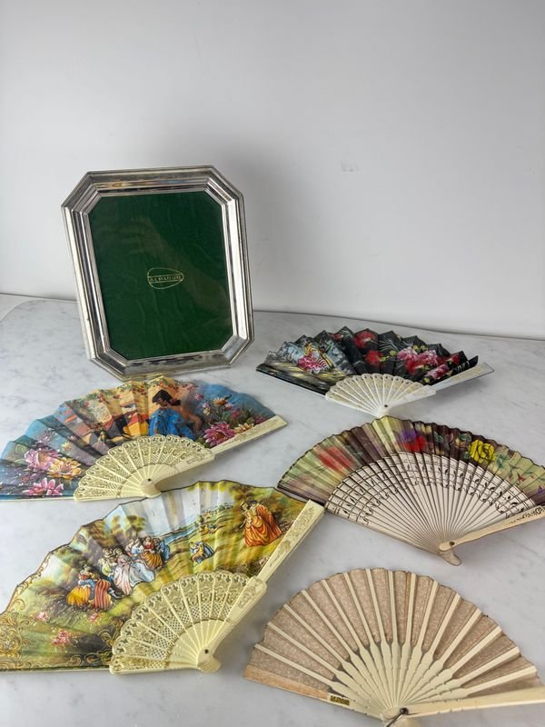 Lote anterior: Colección de 5 abanicos con marco de plata y tejido verde