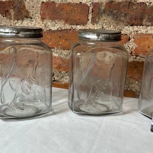 Lote de 4 Frascos Antiguos Coca Cola de Vidrio con Tapa de Aluminio - imagen 7