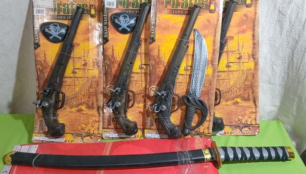 Colección de Espadas Piratas en Plástico - imagen 2
