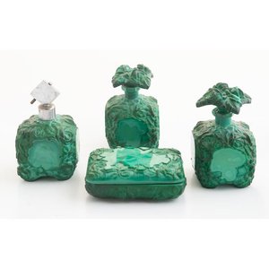 Lote siguiente: Set de Tocador Cristal Checoslovaco Verde Estilo Malakita