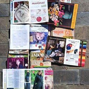 Lote de Revistas Antiguas: Tejidos, Bordados, Moda y Hogar - imagen 3