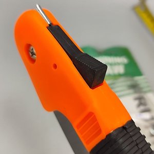 Serrucho de Poda Plegable Tipo Navaja con Mango Naranja y Negro - imagen 6