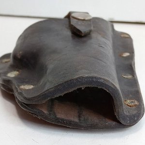 Canana de Cuero Negra para Revólver con Remaches - imagen 3