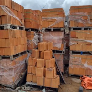 Lote siguiente: Lote de 3510 Ladrillos Cerámicos Huecos en 45 Pallets