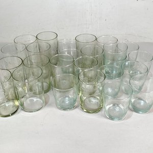 Lote de 24 Vasos Hialinos con Grabados Florales - imagen 1