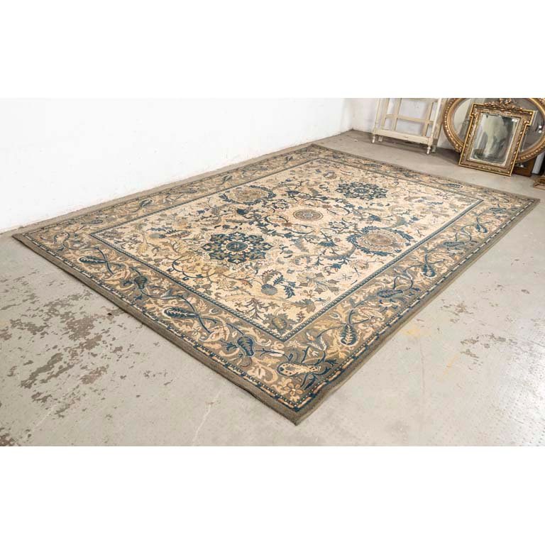 Lote siguiente: Alfombra acrílica con diseños florales y detalles